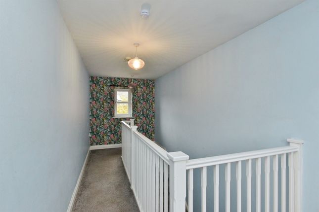 42, King Stephen Meadows, Milton Keynes photo 3