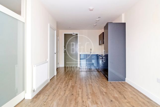 Flat to rent in Pegasus Way, Victory Pier, Gillingham