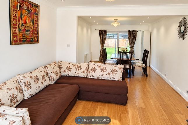 Lulworth Close, Harrow, Harrow photo 4
