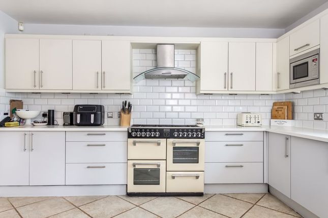44, Hill Rise, Cuffley photo 3