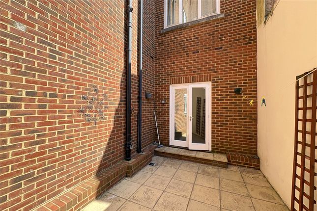 Flat 8,,, Park View House, Aldershot photo 2