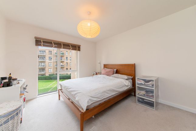 Flat 38, Yarrow Apts, London photo 3