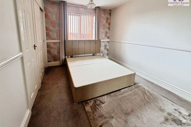 17, Ploughmans Croft, Bradford photo 5