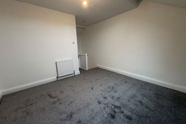 14, Myrtle Avenue, West Yorkshire photo 3