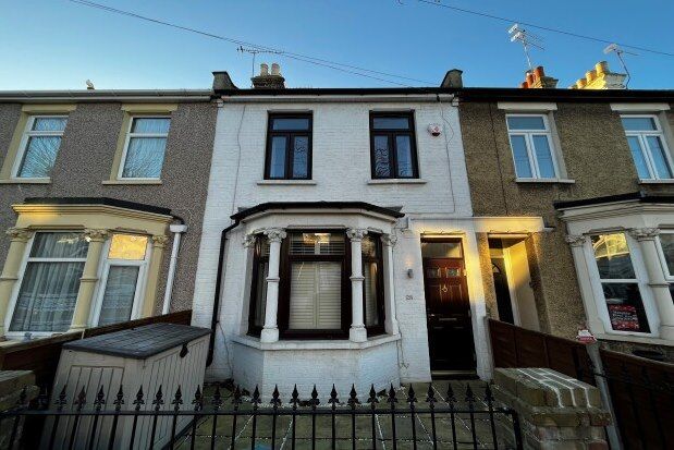 Thumbnail Property to rent in Windsor Road, Westcliff-On-Sea