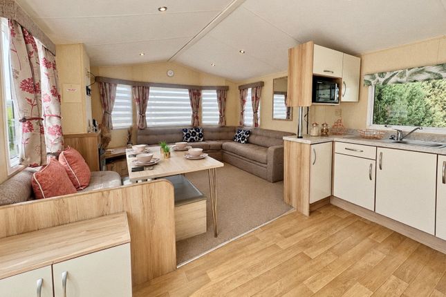 3-bed caravan on 2, Coghurst Hall Holiday Park, Hastings, £37,995