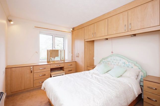 Flat for sale in Brook Court, Manchester