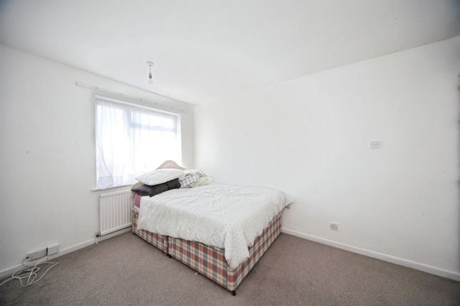 58, Winchester Gardens, Luton photo 5
