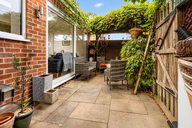 23, Springfield Grove, Southam photo 4
