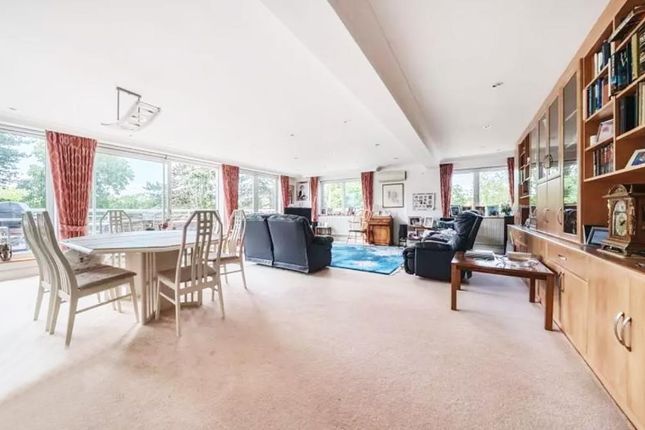 Thumbnail Flat for sale in Leamington House, Stonegrove, Middlesex, Edgware