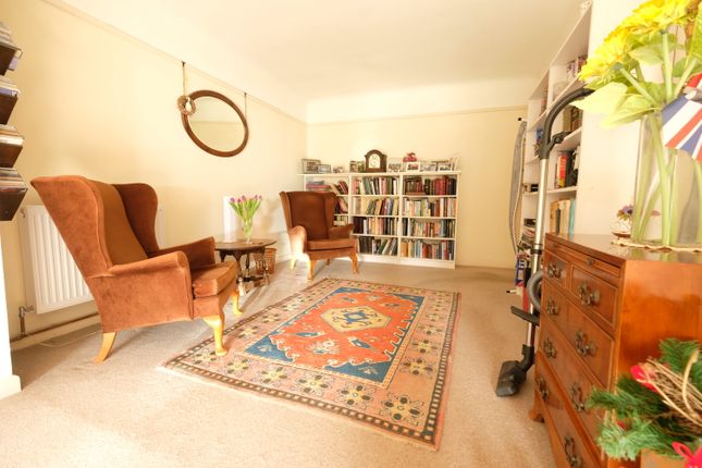 Wellington Close, Dibden Purlieu photo 3