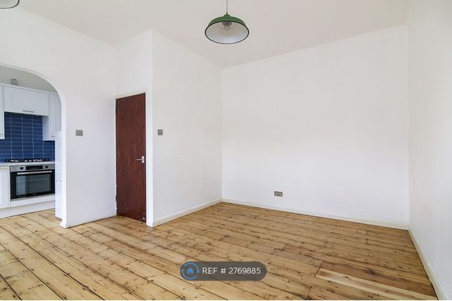 Flat, Alexandra Grove, London photo 3
