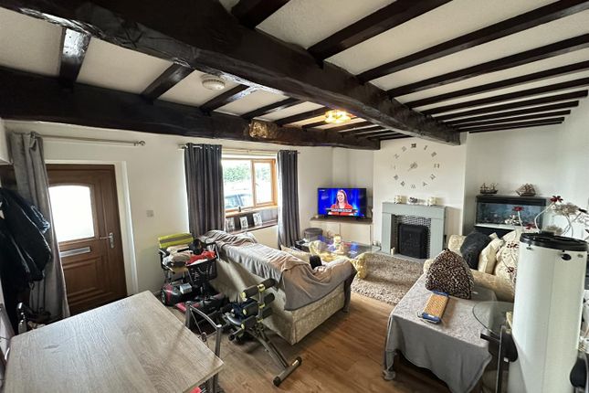 4, Higher Springhead, Keighley photo 4