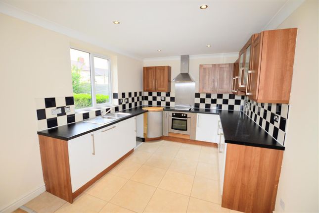40 Ravenshill Road Kitchen.Jpg