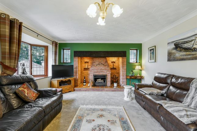 10, Manorleigh, Derbyshire photo 2
