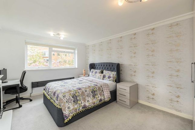 Flat to rent in Putney Hill, London
