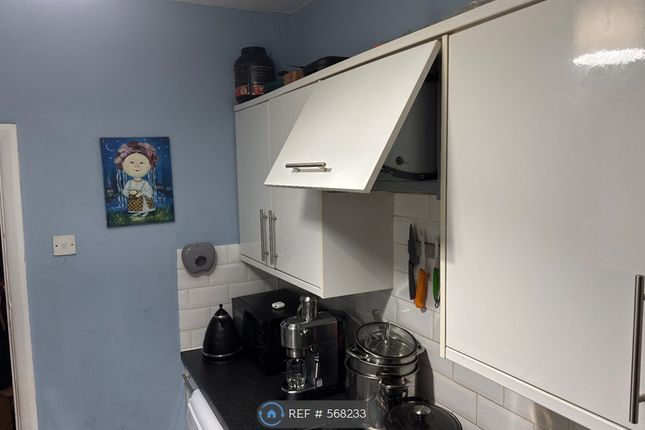 Flat, Orford Court Elmcourt Road, London photo 2
