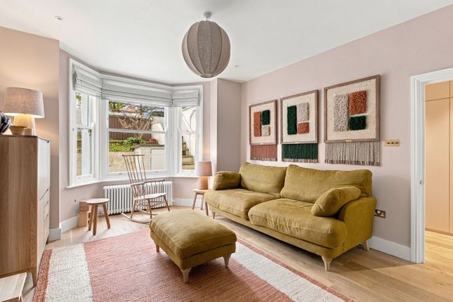 Leysfield Road, Shepherd's Bush photo 3