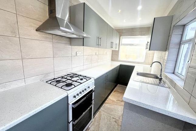 20, Royston Way, Slough photo 5