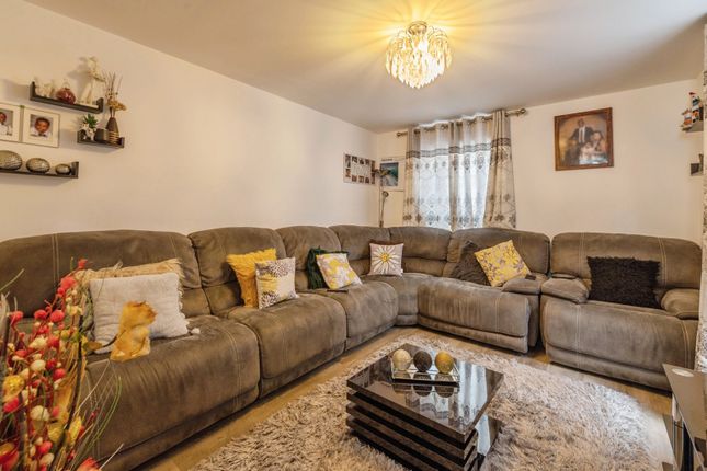 11, Bata Mews, Tilbury photo 4
