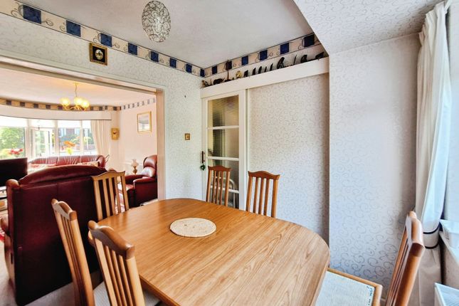 9, Belgrave Avenue, Stockport photo 4