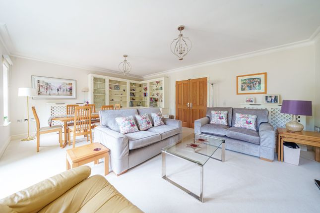 4,, Crompton Hall, Gerrards Cross photo 4