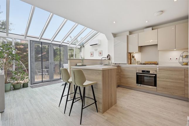 6, Foxglove Gardens, Chigwell photo 4