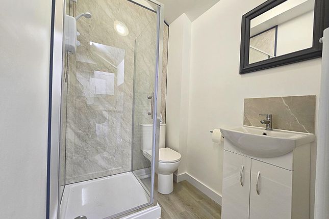4B, Windsor Court, Rugby photo 3