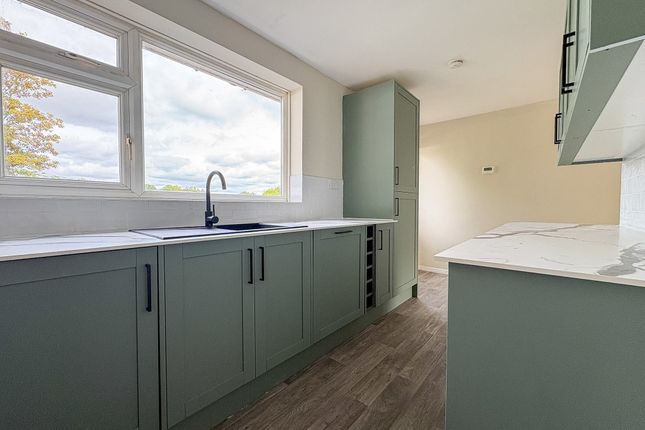Flat, Crowborough photo 3