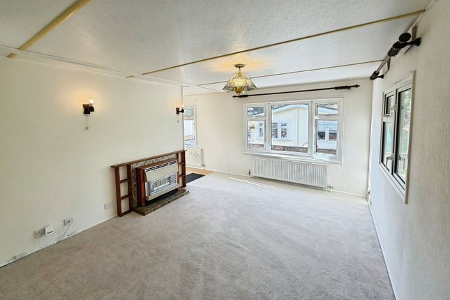 24, Woodland Park, Swansea photo 4