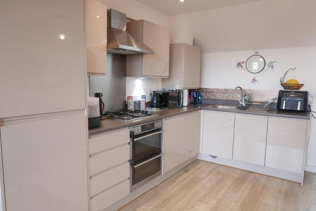 Flat 26, 37, Marine Crescent, Ilford photo 5