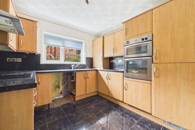 9 Trenant, Ebbw Vale photo 3