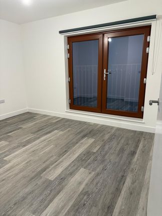 Double Room To Let With Family Close To Seven King Station Â£500