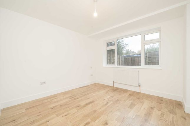 Flat 1, 1, Brunswick Gardens, London photo 4