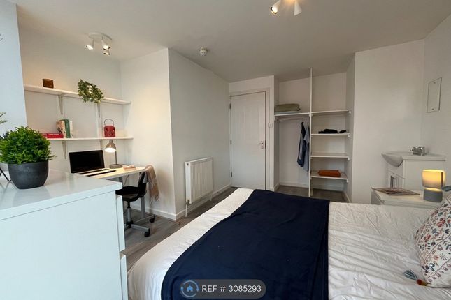 8-bed terraced on Smithdown Area, Liverpool, £5,547/mo