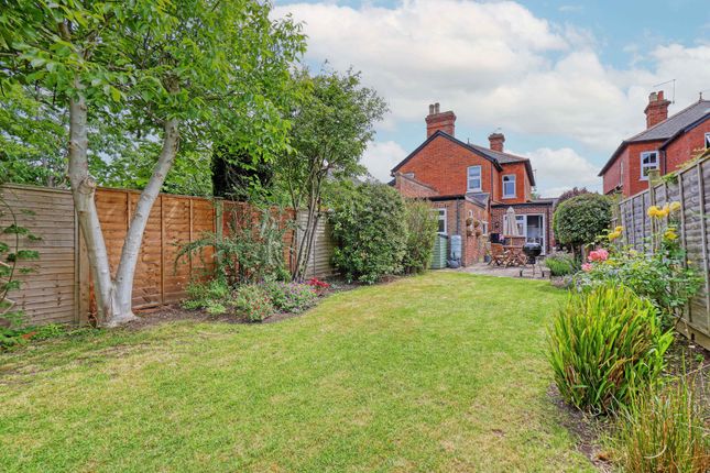 13 Belmont Crescent, Maidenhead photo 3