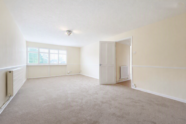 6, Barnetts Shaw, Oxted photo 2