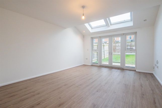 24, Herringbone Road, Manchester photo 3