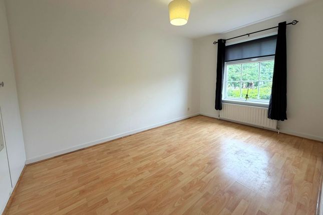 5, Cabbell Place, Addlestone photo 5