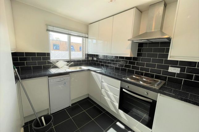 Thumbnail Flat to rent in Hornsey Road, London