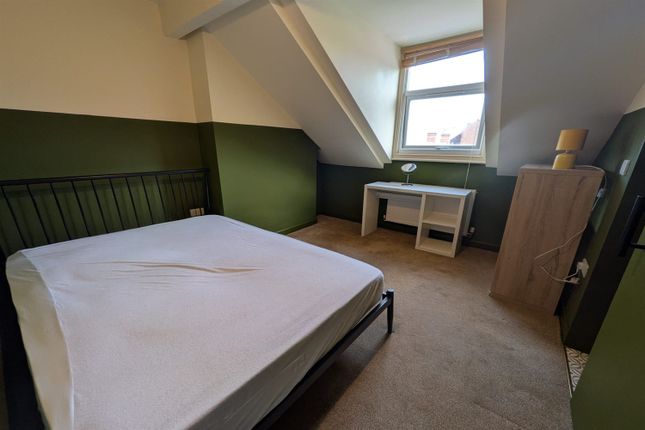Beeston, Nottingham photo 2