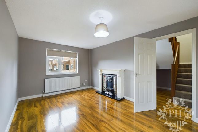 17, Oatfields Court, Middlesbrough photo 2
