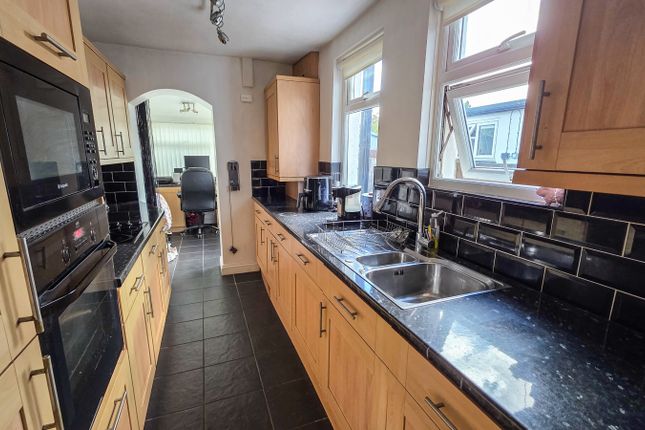 3, Longfield Avenue, Hornchurch photo 3