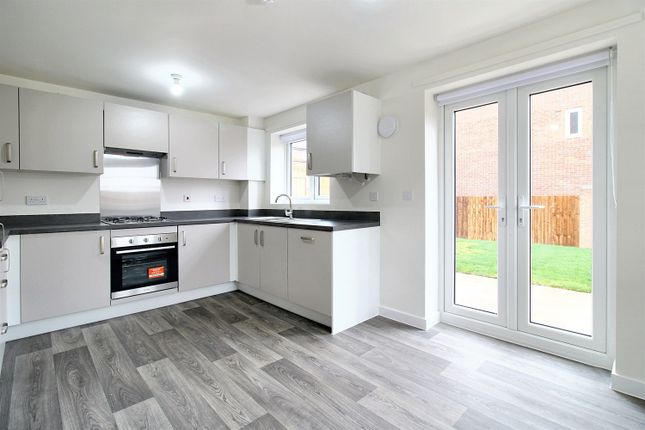 19, Mary Ann Evans Way, Gainsborough photo 2