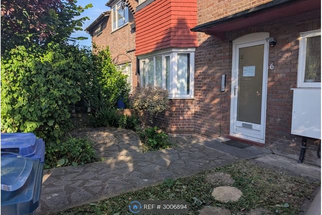 The Meadow Way, Harrow photo 5