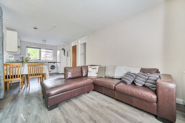 18 Farrow Place, London photo 3