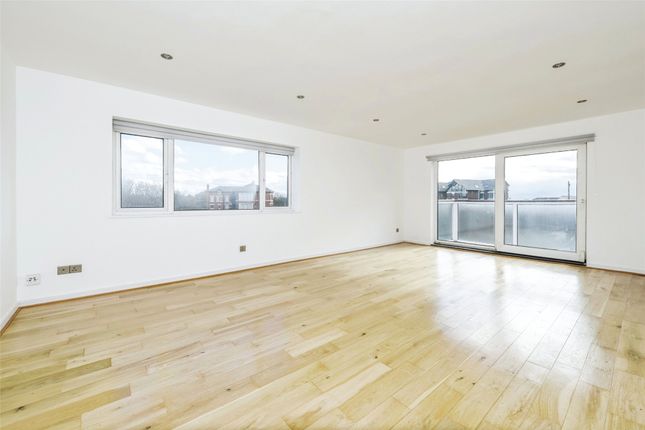 Flat for sale in The Serpentine South, Liverpool, Merseyside