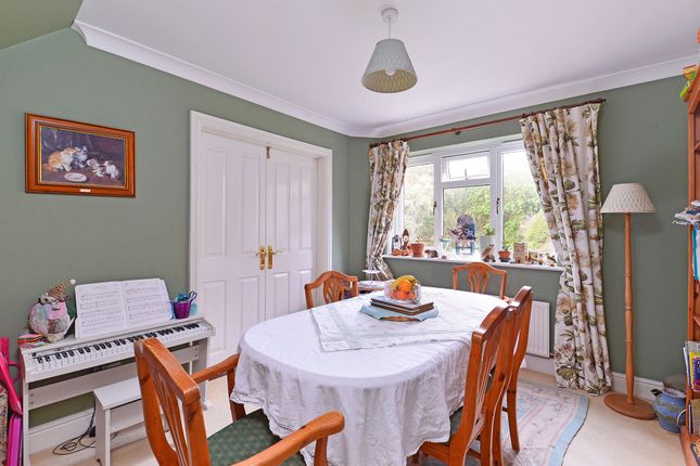 33 Pondfield Road, Horsham photo 4