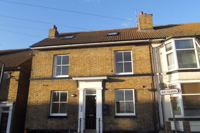 Flat to rent in Brewer Street, Maidstone, Kent