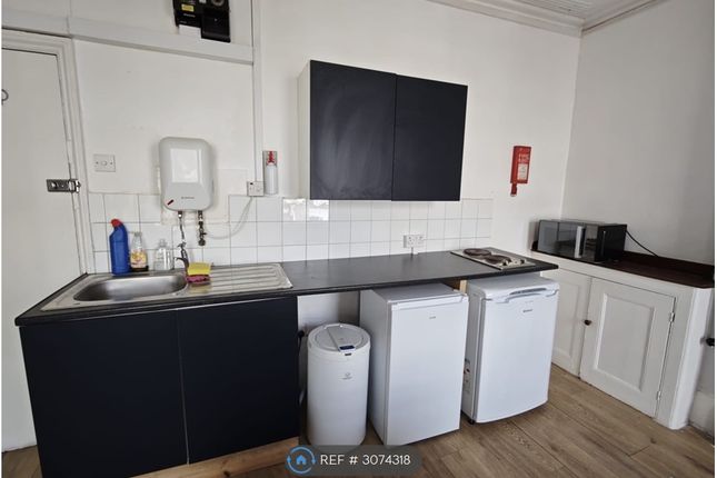 Offord Road, Room, Islington London photo 3